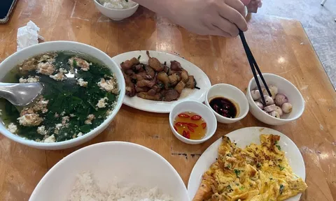 Lại lùm xùm "Cơm bình dân, giá du lịch" ở Hạ Long